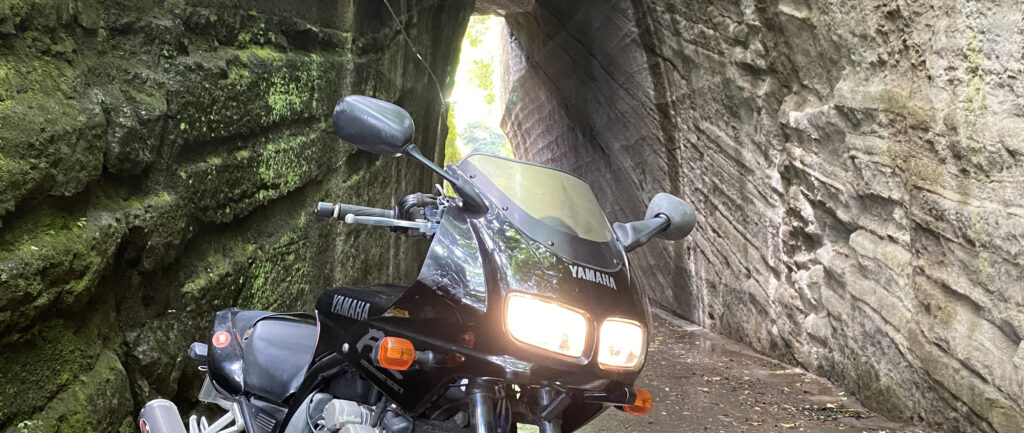 FZ400のヘッドライト